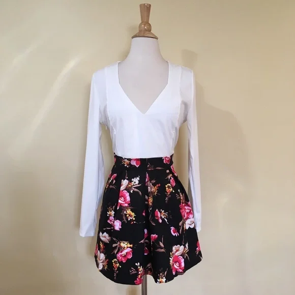 Bold Floral Pleated Sweetheart Neck Skater Dress - Picture 5 of 8